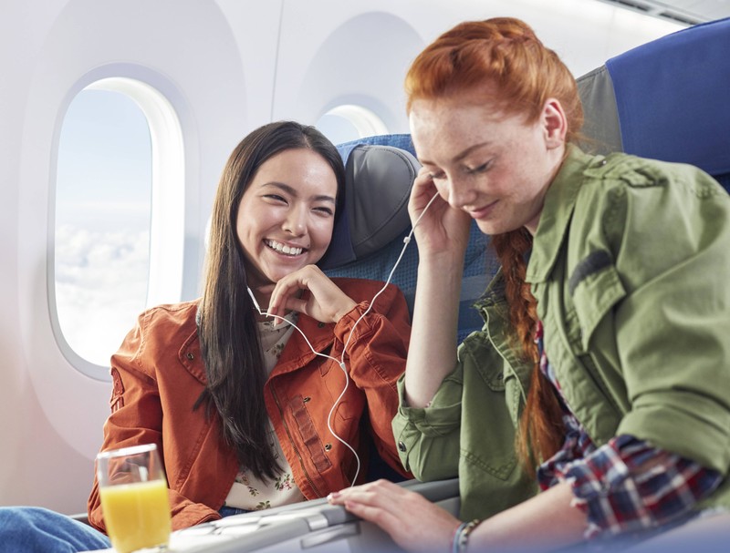 Die Bilder beweisen, dass man im Flugzeug alles erleben kann.