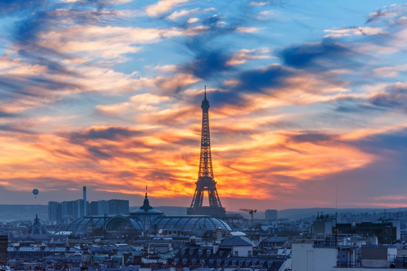 Den Eifelturm in Paris darfst du bei Nacht nur unter ganz besonderen Voraussetzungen fotografieren.