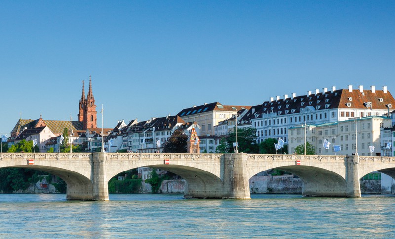 Basel liegt am Rhein