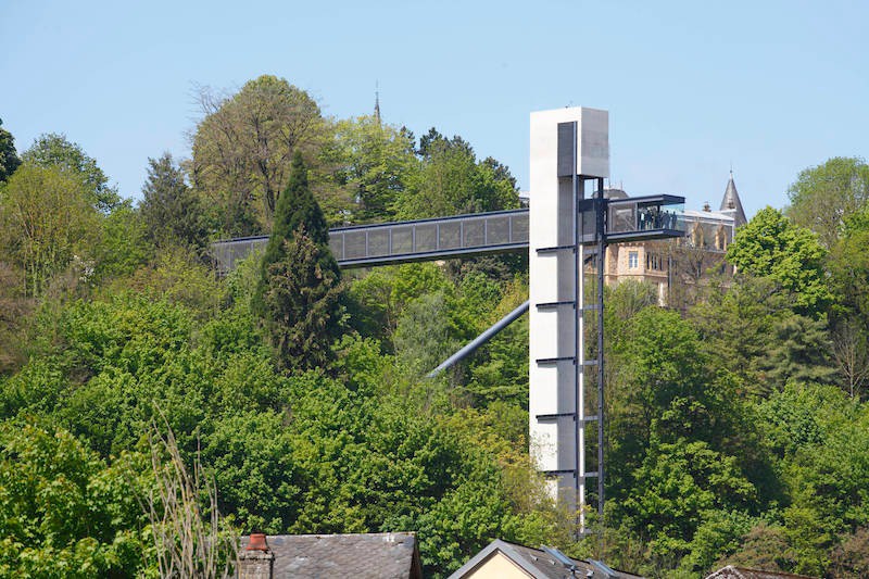 Der öffentliche Aufzug in Pfaffenthal bietet einen Blick über die Stadt.