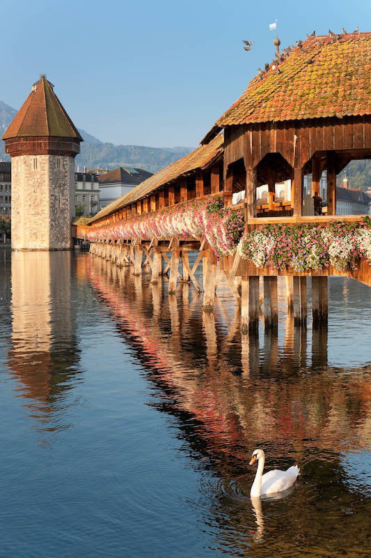 Die Kapellbrücke ist das Wahrzeichen von Luzern.