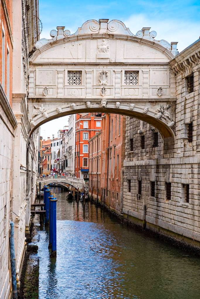 Venedig fordert jetzt sogar Geld von Einreisenden, um dem Massentourismus vorzubeugen.