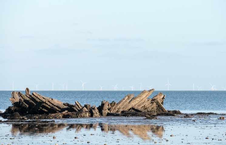 Ein Schiffswrack liegt vor der Insel Sylt.