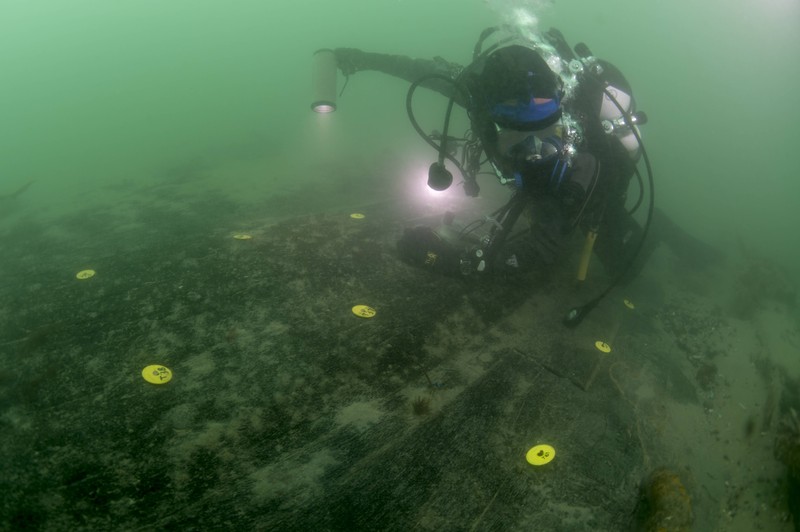 Eines der berühmtesten ist das Wrack der „HMS Invincible“, ein britisches Kriegsschiff, das 1801 vor der Küste von Texel, Niederlande, sank.