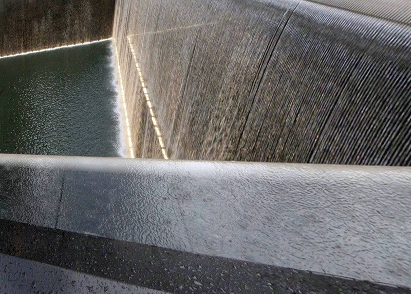 Der Ground Zero ist eine Gedenkstätte für die Verstorbenen von 9/11.