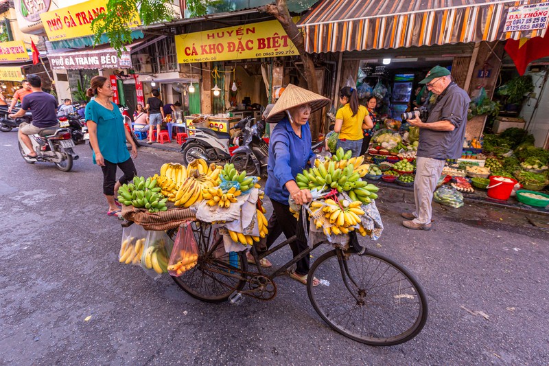 Hanoi in Vietnam ist bei Reisenden total beliebt. Das liegt nicht zuletzt an den kostengünstigen Restaurants und Hotels