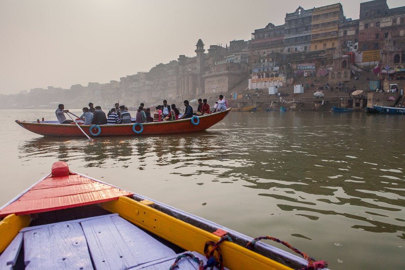 Auch Tourismus trägt zur Verschmutzung des Ganges in Indien bei.
