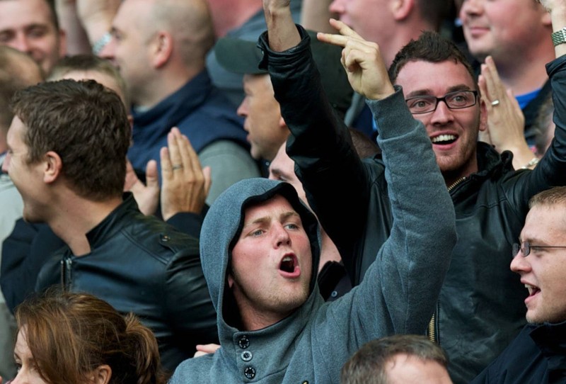 Die umgedrehte „Victory“-Geste ist in Großbritannien eine Beleidigung.