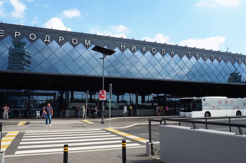 Am Flughafen in Belgrad kannst du nicht ausgiebig vor Abflug schlemmen.