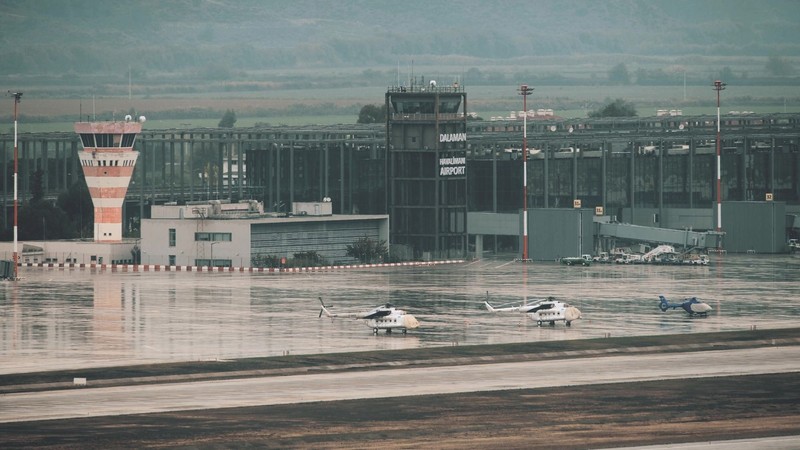 Der Dalaman Flughafen bietet den Passagieren nicht viel Gutes.