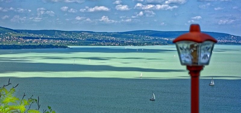 Balaton heißt der See in der Landessprache.