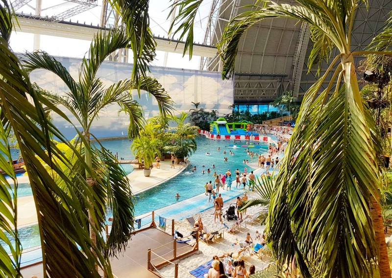 Besonders beliebt ist die Therme Tropical Island in Brandenburg.