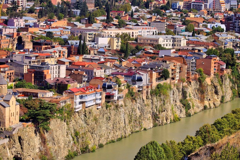 Tbilisi: Hier verbinden sich alte Balkone mit futuristischer Architektur