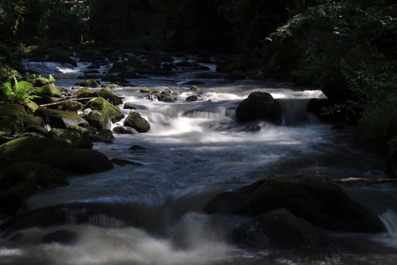 Flußwege und Wasserfälle erwarten dich entlang des Malerwegs.