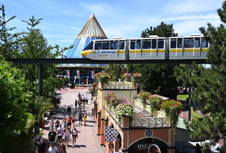 Europa-Park Rust, 2018: Zwei Leichtverletzte bei einer Kollision von Schwebebahnen waren zu beklagen.