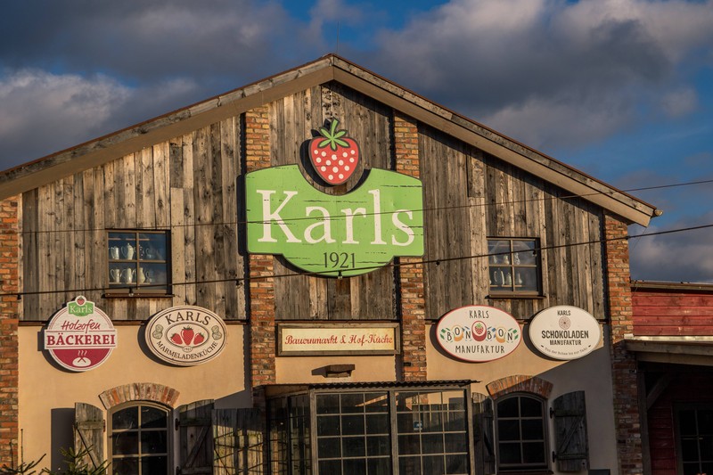 Im Freizeitpark Karls Erlebnis-Dorf im Havelland hat es gebrannt.