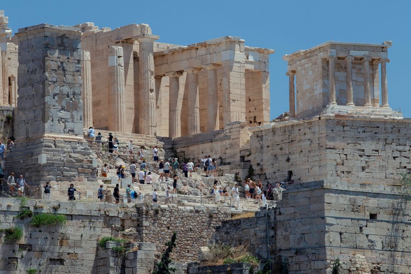 In der Akropolis darf man keine Absätze tragen.