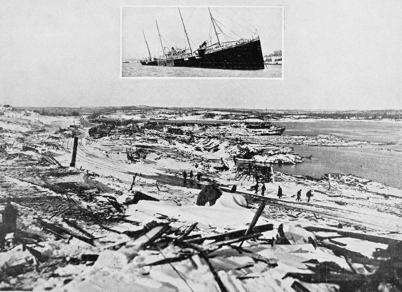 Die französische Munitionsdampfer-SS Mont-Blanc kollidierte im Hafen mit einem anderen Schiff.
