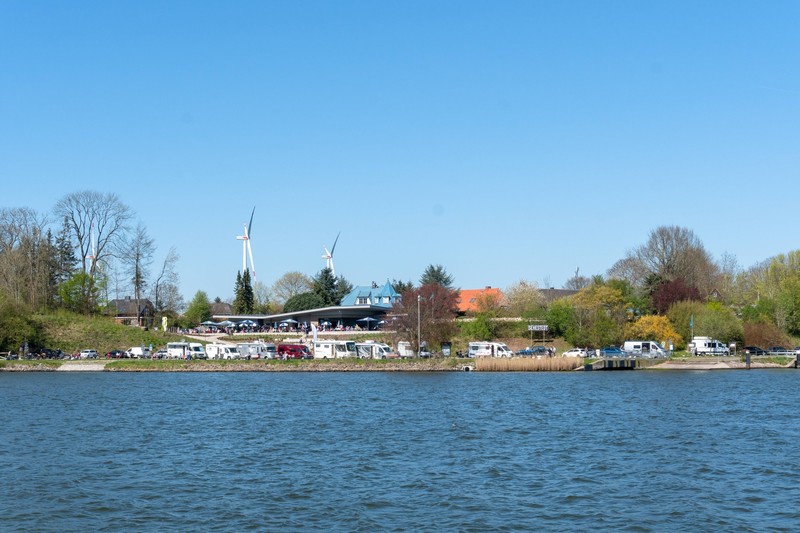 Stellplatz am Nord-Ostsee-Kanal: Wer Ruhe sucht, sollte Zeiten mit Flugaufkommen meiden.