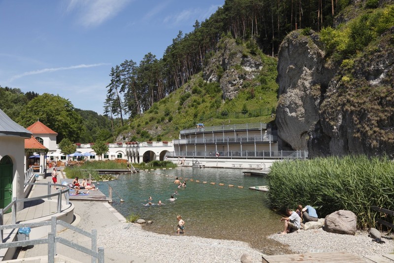 Das Felsenbad Pottenstein überzeugt durch seine Natürlichkeit.