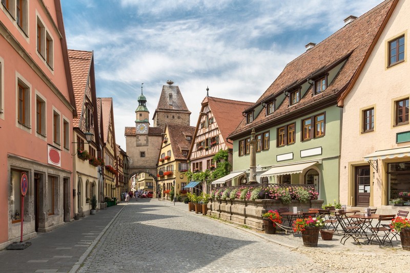 Die Kleinstadt Rothenburg ob der Tauber begeistert mit einer faszinierenden, historischen Architektur.