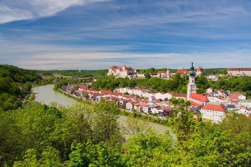 Mit der längsten Burg in ganz Europa,ist Burghausen eine Reise wert.