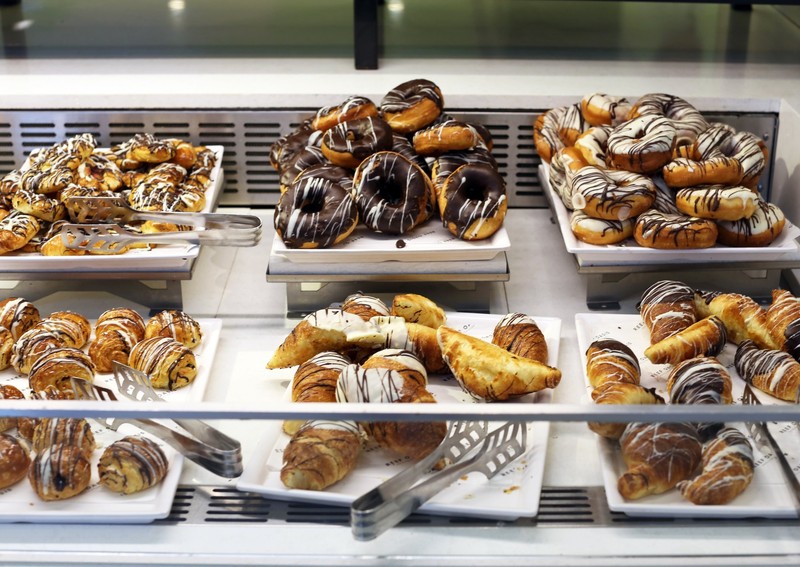 Snacks versprochen, aber Buffet zu? Wer zu spät kommt, geht hungrig – oder zahlt drauf.