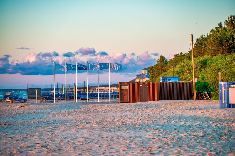 Jūrmala mit seinem wunderschönen Strand lockt viele Touristen nach Lettland.