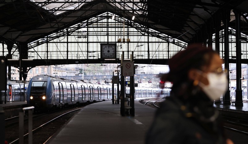 Die lichtdurchflutete Bahnhofshalle von Saint-Lazare prägt den ersten Eindruck.