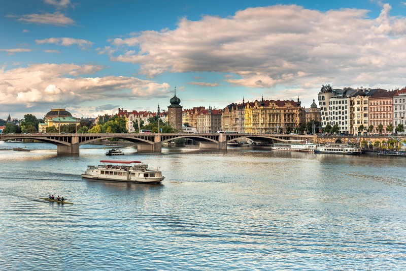 Prag ist von vielen deutschen Städten in wenigen Stunden mit der Bahn erreichbar.
