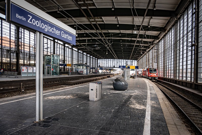 Am Bahnhof Berlin Zoologischer Garten riecht es unangenehm.