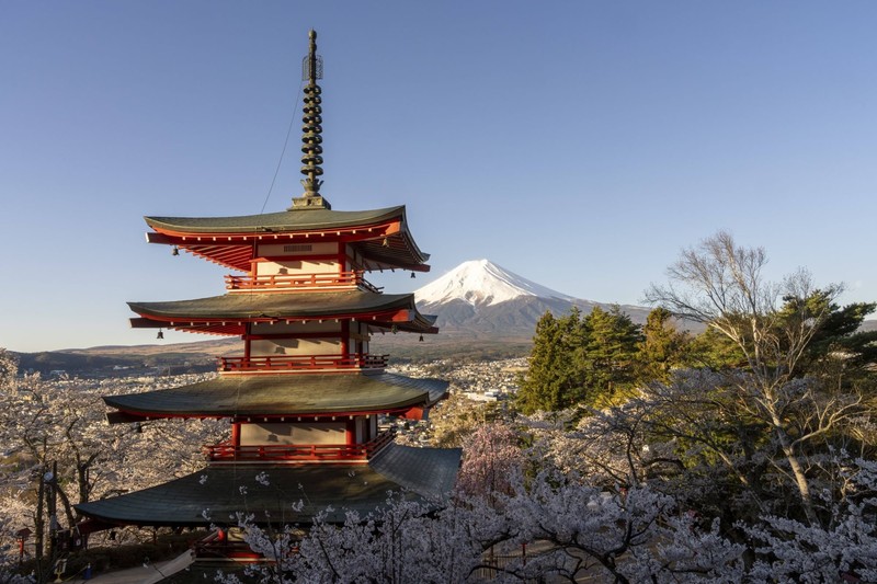 Der Fuji ist der höchste Berg Japans.