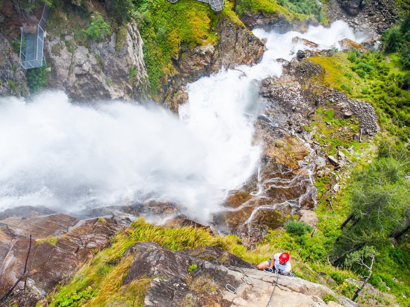 Wer gegen seine Höhenangst kämpfen möchte, kann dies an der Via Ferrata tun.