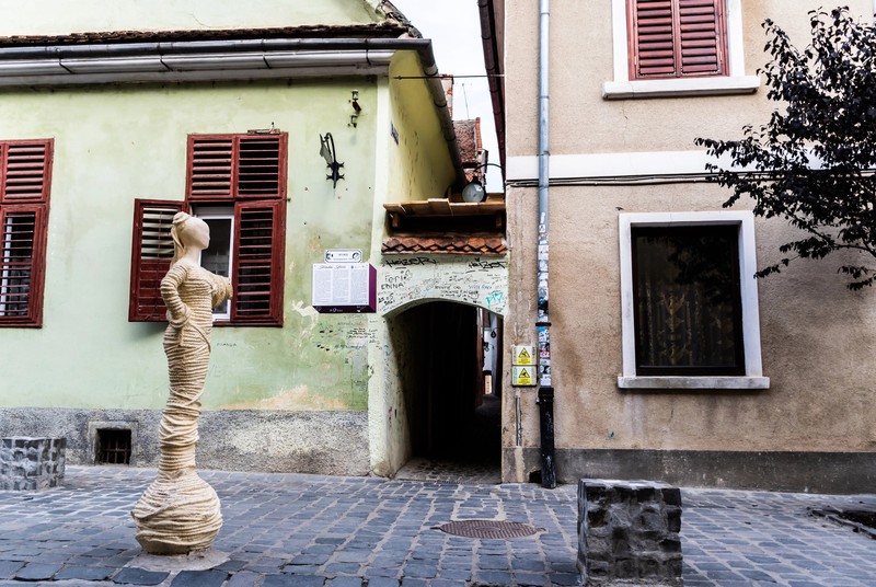 Auch Rumänien hat eine enge Gasse.