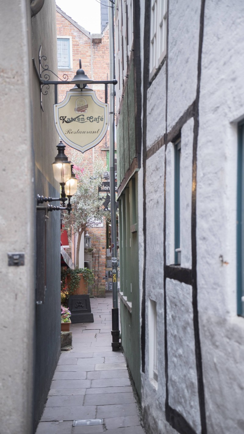 Den Namen „Katzengang“ hat diese Straße, weil sie so eng ist.