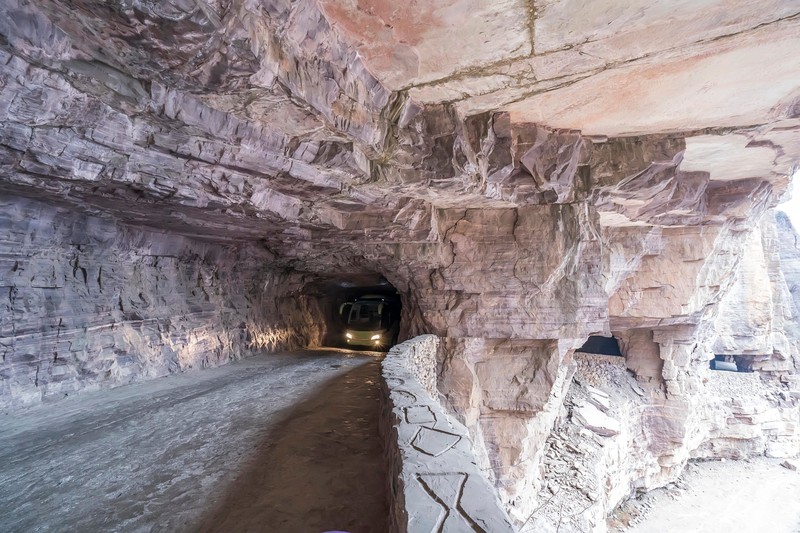 Im Guoliang-Tunnel kann es ganz schön eng werden.