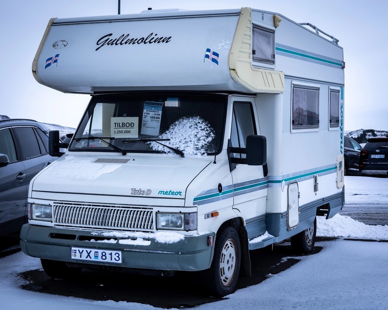 Die Fenster im Wohnmobil vor Kälte zu schützen, ist ein essentieller Schritt.