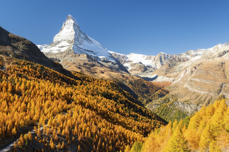 Das Matterhorn ist der bekannteste Berg der Schweiz.