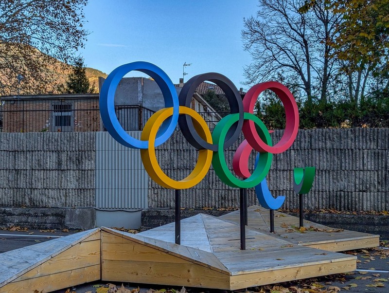 Ein Ausstellungsstück in Trient zeigt schon jetzt die Olympischen Ringe.