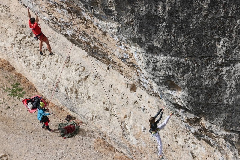 Beim Bergsteigen sind schon ein paar Profisportler*innen verunglückt.