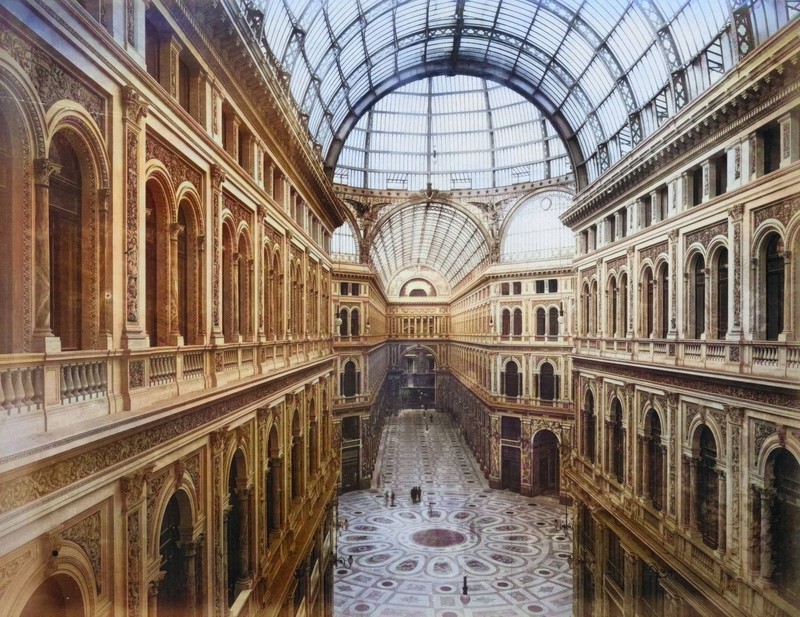 Die Galleria Umberto I gehört zu den schönsten Sehenswürdigkeiten der Altstadt Neapels.