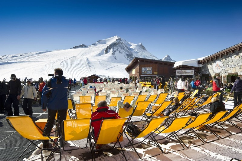 Auch im Ski-Urlaub kannst du dich sonnen.