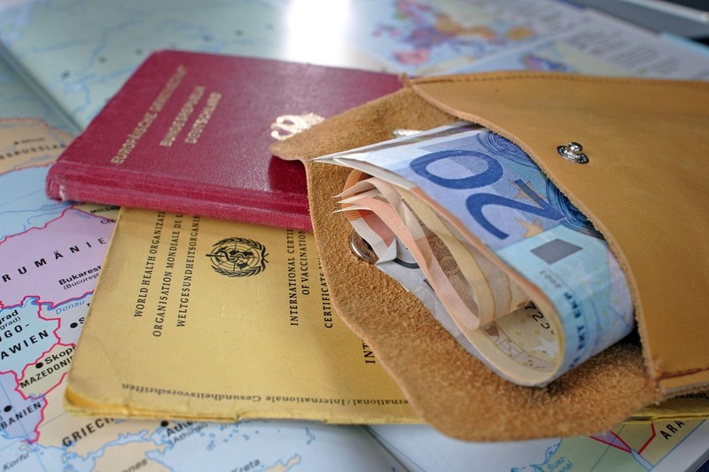 Wichtige Dokumente und Bargeld immer im Handgepäck verstauen.