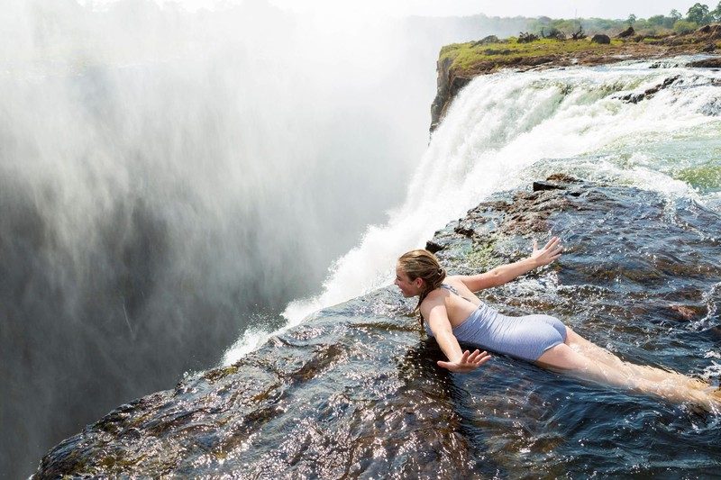 Schwimmen direkt am Rande der Victoriafälle: Der Devil’s Pool ist ein spektakulärer, aber riskanter Fotospot.