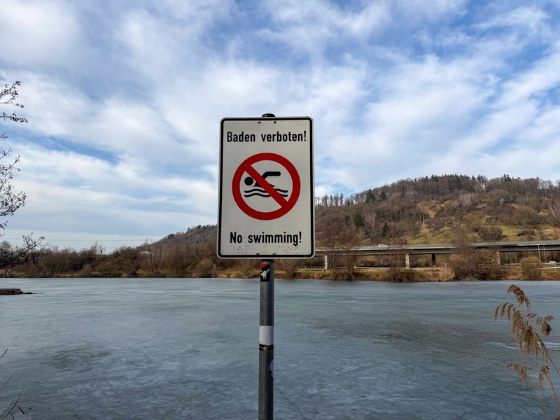 Es gibt Seen, in denen du lieber nicht baden solltest.