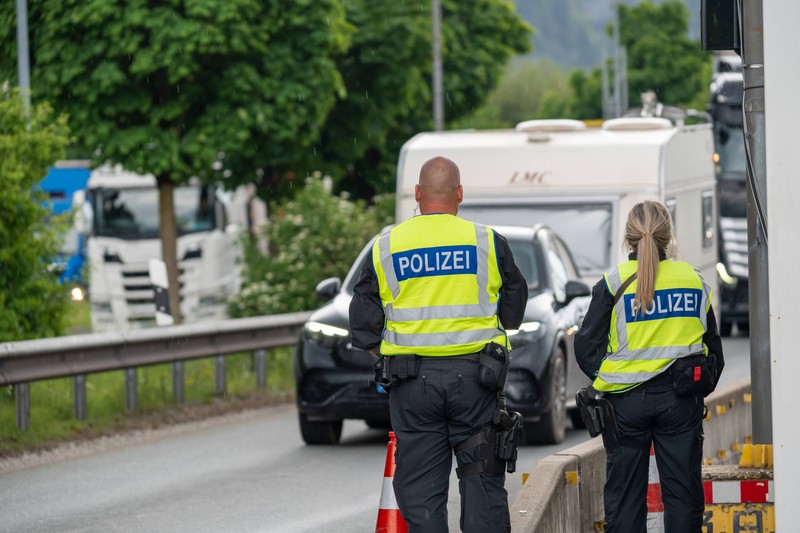 An Grenzen in bestimmten Ländern gelten noch strengere Regeln.