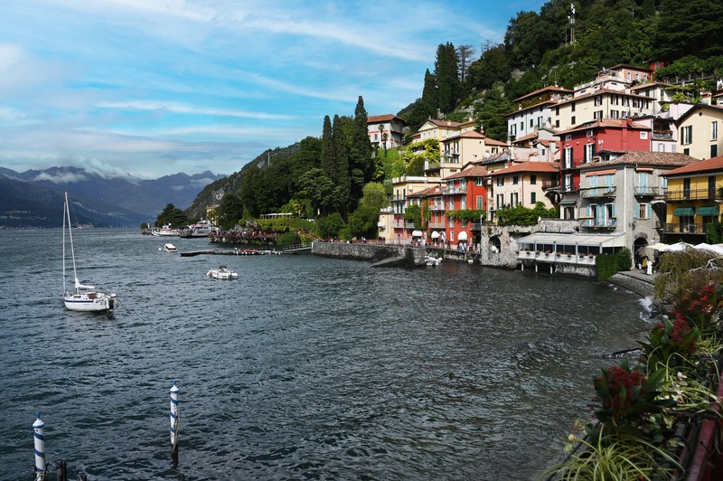 Badekleidung kostet in Varenna künftig bis zu 200 Euro.