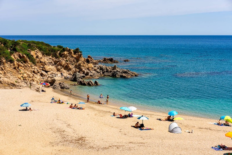 Eine Gemeinde Sardinien hat ein Schirm-Verbot erhängt.