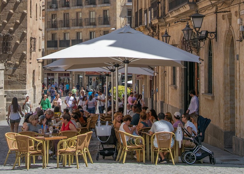 Neue Terrassen-Regel in Spanien trifft Urlauber.