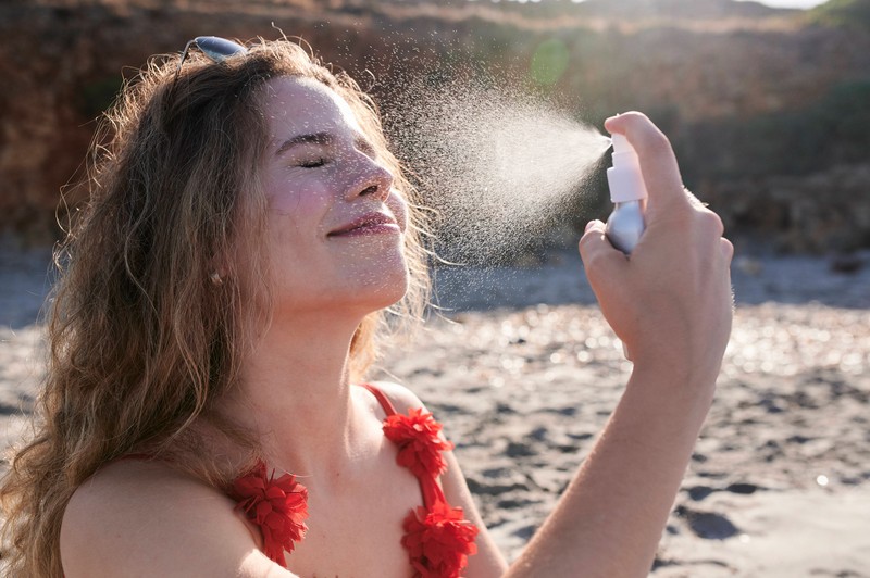 Besorg dir unbedingt eine Sprühflasche!